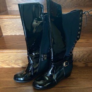 10 W  BLACK PATENT  LOOK & FABRIC WINTER BOOTS